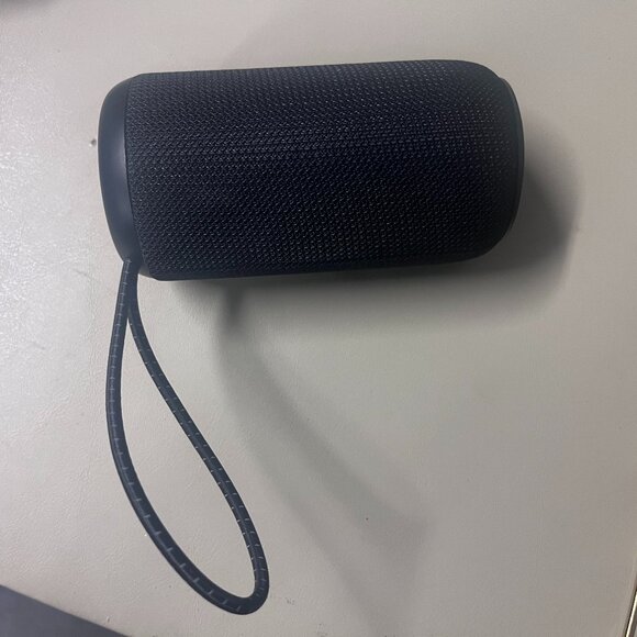 TIK TOK swag combo: USB speaker and baseball cap - Picture 7 of 13